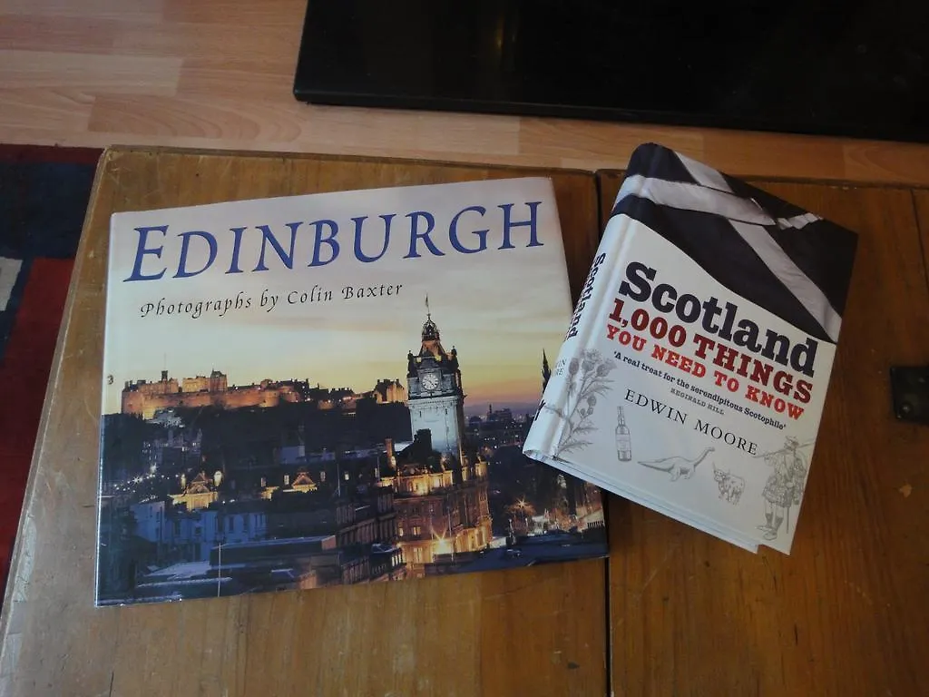 Heart Of Edinburgh City Flat