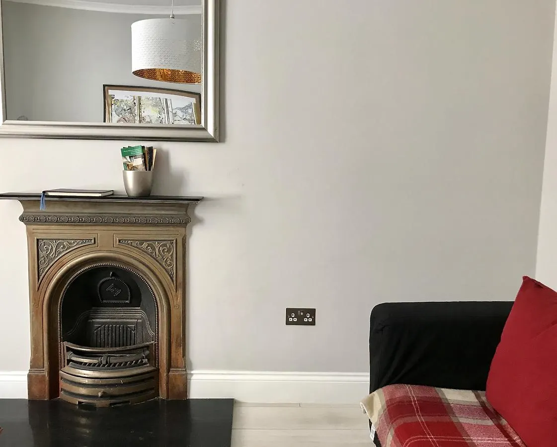 Heart Of Edinburgh City Flat