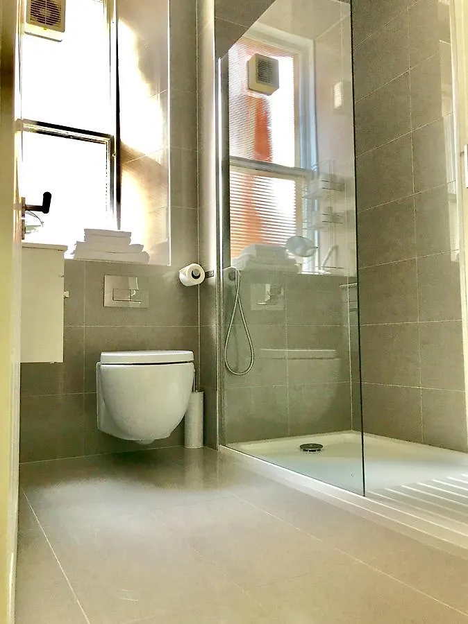 Heart Of Edinburgh City Flat